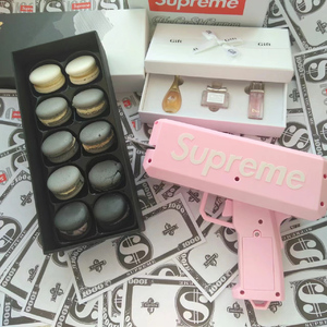 在厨房趴着掀起裙子H
