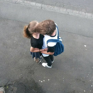 在厨房趴着掀起裙子H
